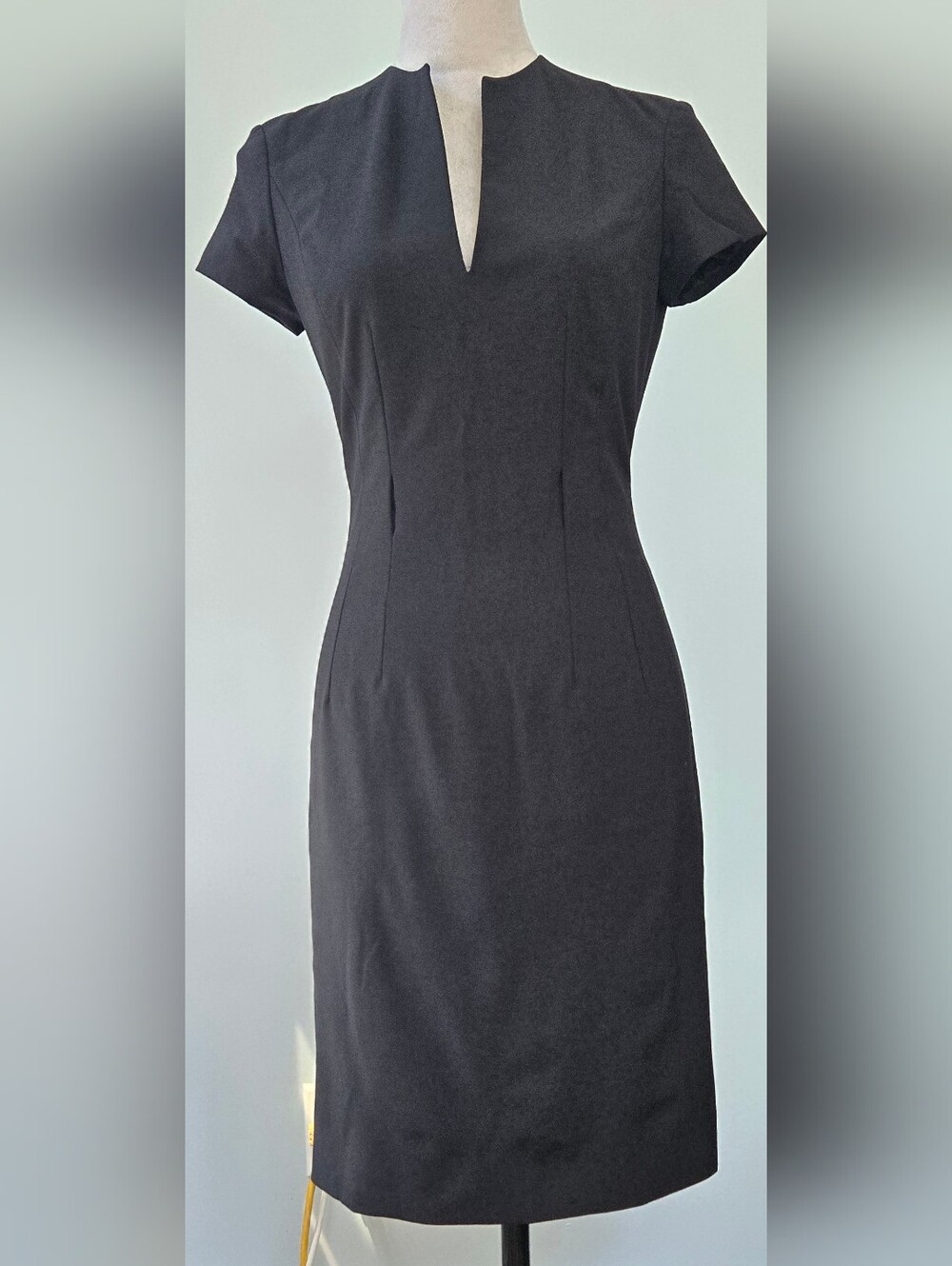 Ralph Lauren Black Label Classic Black Sheath V-Notch Neck 38 length sz 2